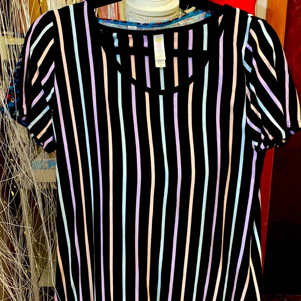 LuLaRoe Classic T medium